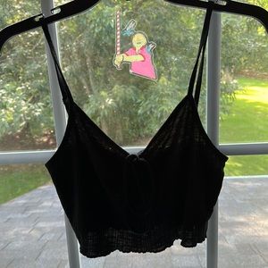 Supa cute black ruffle cropped tank top! 🌞